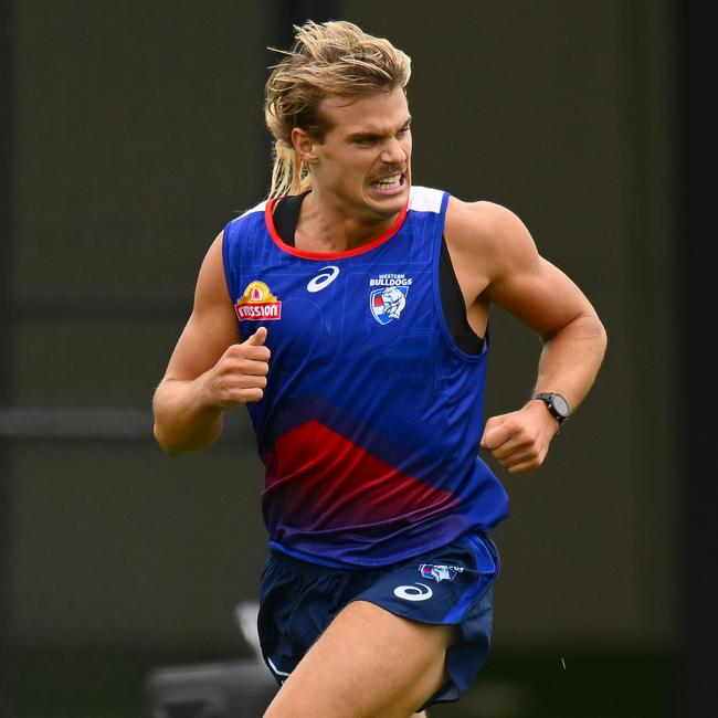 Bailey Smith stormed home to take out the Bulldogs’ 2km time trial from draftees Ryley Sanders and Joel Freijah. Picture: Morgan Hancock / Getty Images