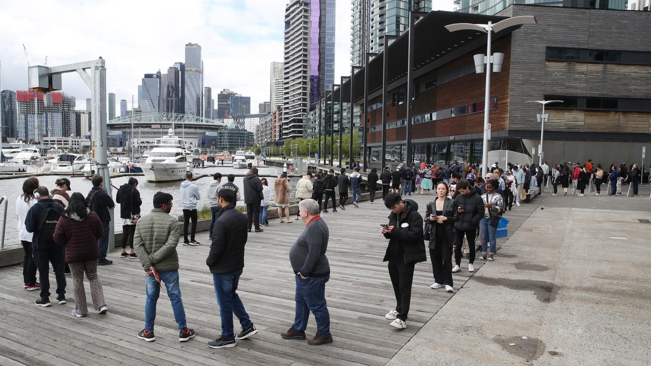 Hundreds of voters waited up to two hours to vote in Melbourne’s CBD. Picture: NCA NewsWire / David Crosling