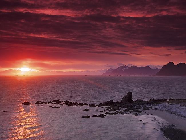 The midnight sun is a spectacular phenomenon.