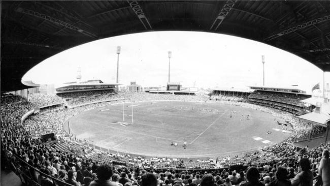 Overview of the packed SCG for the 1984 Grand Final between Canterbury and Parramatta.