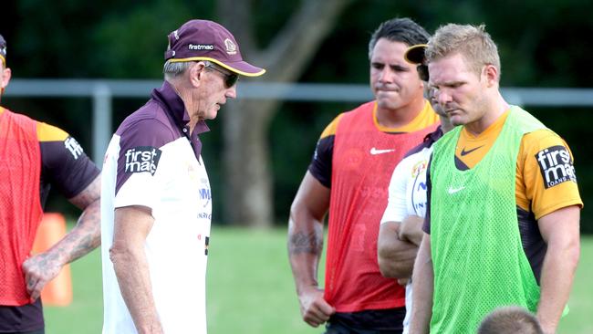 Brisbane Broncos coach Wayne Bennett won't talk to Kahu about brain fade, NRL