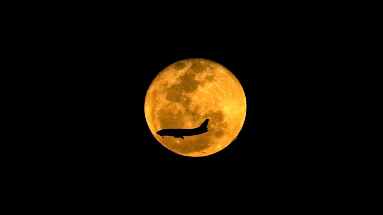 Supermoon lights up the night sky in Paris | Sky News Australia