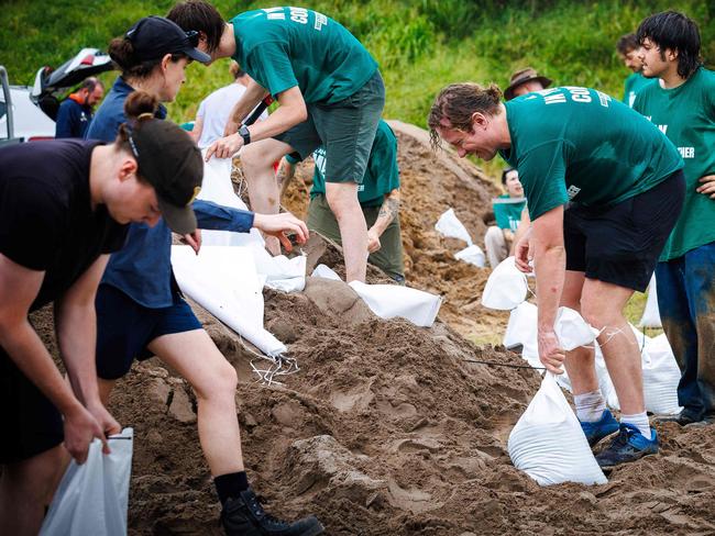 Residents fill sand bags at a temporary sand bagging station at Whites Hill in Brisbane on March 5, 2025. Tropical Cyclone Alfred veered towards Australia's densely populated eastern coast on March 5, sparking emergency warnings, closing hundreds of schools, and threatening to flood thousands of homes. (Photo by Patrick HAMILTON / AFP)