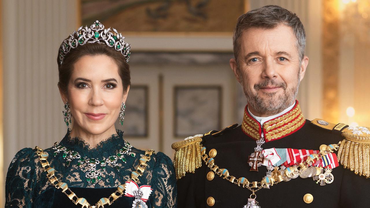 The first official gala portraits of Queen Mary and King Frederik X ...