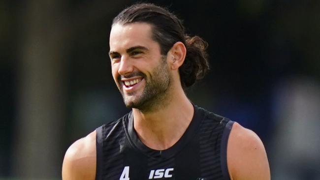 Brodie Grundy of the Magpies runs with the ball during an AFL Collingwood Football Club training session at Gosch's Paddock in Melbourne, Wednesday, March 18, 2020. (AAP Image/Scott Barbour) NO ARCHIVING