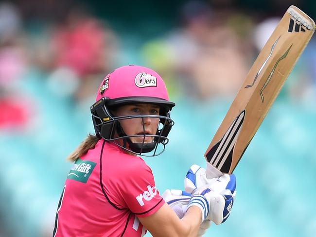 Ellyse Perry of the Sixers plays a shot during the Women's Big Bash League (WBBL) cricket match between the Sydney Sixers and Sydney Thunder at the Sydney Cricket Ground (SCG) in Sydney, Saturday, January 13, 2018. (AAP Image/David Moir) NO ARCHIVING, EDITORIAL USE ONLY