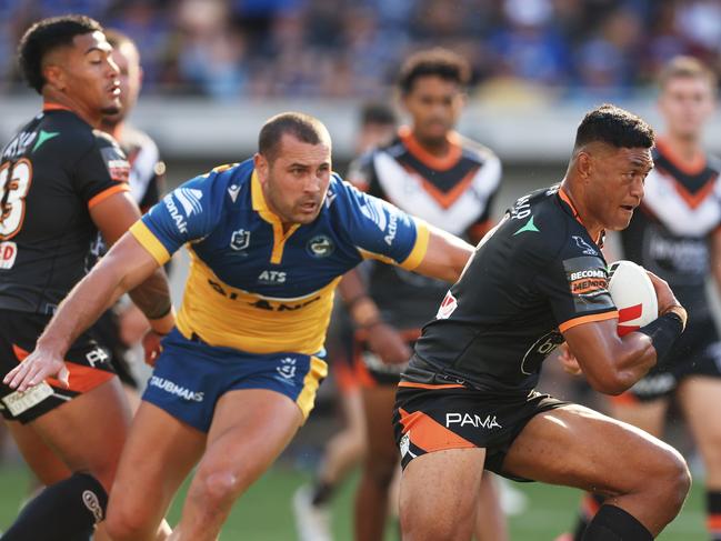 Stefano Utoikamanu of the Tigers is tackled. Photo: Matt King/Getty Images