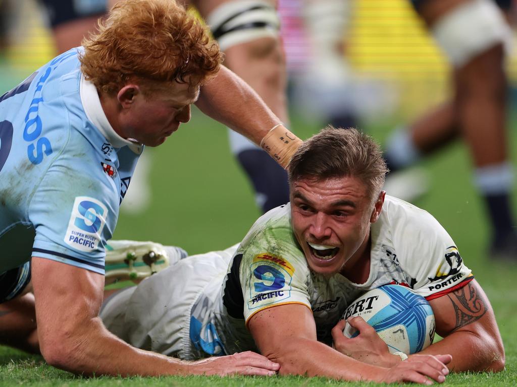 Cortez Ratima scores for the Chiefs. Picture: Getty Images