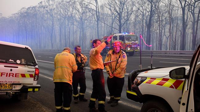 NSW Rural Fire Service Captains discuss plans as The Gospers Mountain Fire impacts, at Bilpin. Picture: AAP