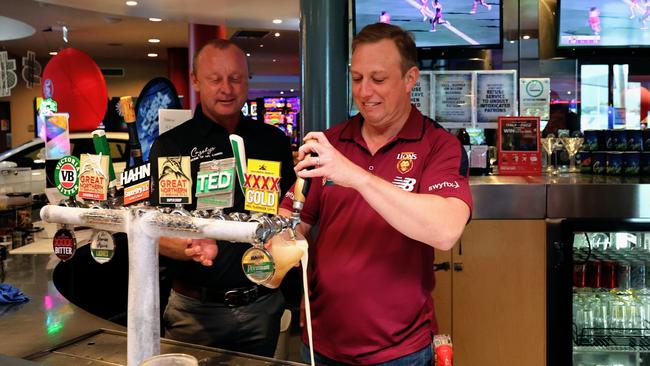 Queensland Premier Steven Miles pours a frothy one under the supervision of Cazalys general manager Jason Wales at Cazalys Sports Club, Cairns, during half time in the 2024 AFL grand final match between the Brisbane Lions and the Sydney Swans. Picture: Brendan Radke