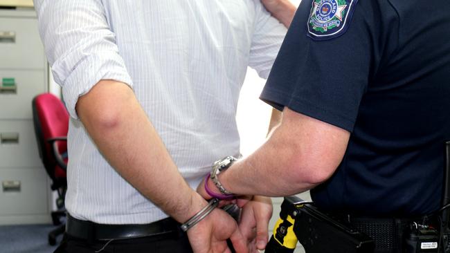 Brisbane dad hits two cop after threats with knife