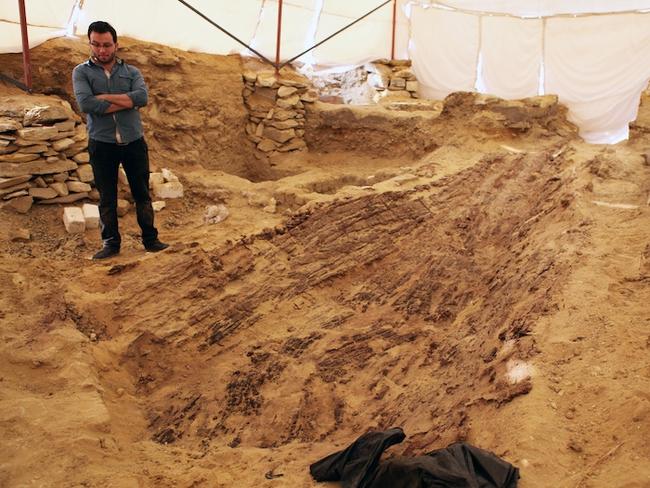 ‘Solar boat’ found under Egyptian tomb