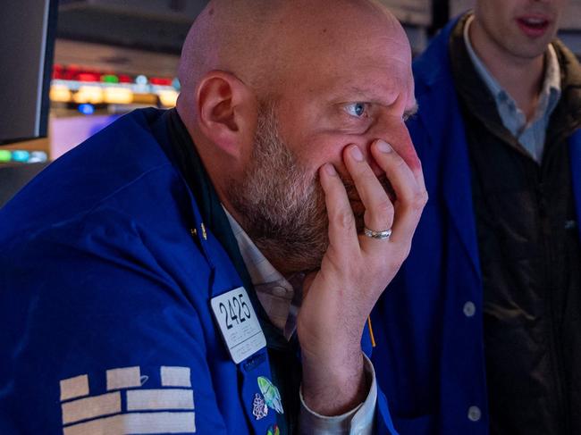 NEW YORK, NEW YORK - APRIL 21: Traders work on the floor of the New York Stock Exchange (NYSE) on April 21, 2025 in New York City. After another volatile week on Wall Street, the Dow closed down Monday at over 900 points.   Spencer Platt/Getty Images/AFP (Photo by SPENCER PLATT / GETTY IMAGES NORTH AMERICA / Getty Images via AFP)