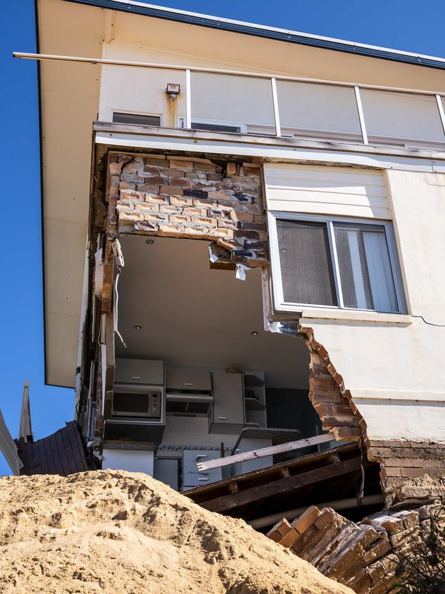 Updated images of damage to a house on Ocean View Dr. Picture: Darren Leigh Roberts