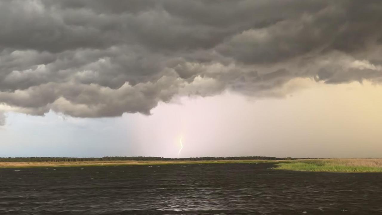 Northern Territory weather sees Cyclone Tracytype winds hit Darwin