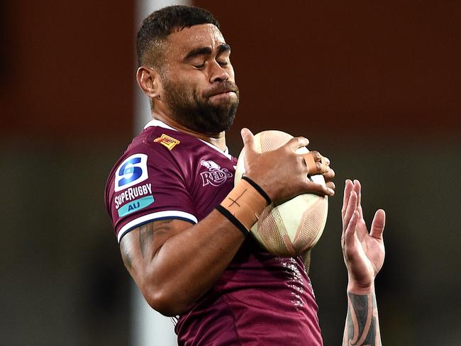 DUNEDIN, NEW ZEALAND - MAY 14: Lukhan Salakaia-Loto of the Reds collects the ball from a lineout during the round one Super Rugby Trans-Tasman match between the Highlanders and the Queensland Reds at Forsyth Barr Stadium on May 14, 2021 in Dunedin, New Zealand. (Photo by Joe Allison/Getty Images)