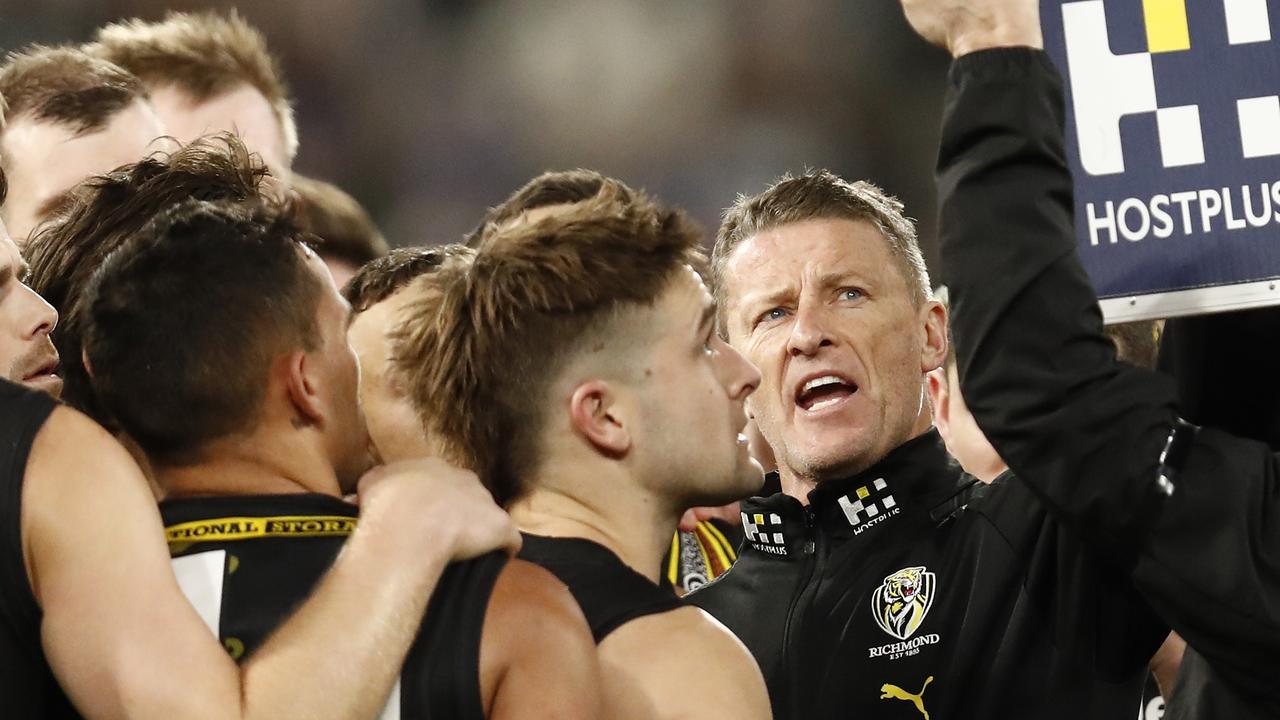 MELBOURNE, AUSTRALIA - JULY 11: Richmond senior coach, Damien Hardwick speaks to his player at the 3/4 time huddle during the round 17 AFL match between Richmond Tigers and Collingwood Magpies at Melbourne Cricket Ground on July 11, 2021 in Melbourne, Australia. (Photo by Darrian Traynor/Getty Images)