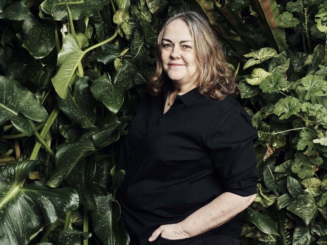 EMBARGO FOR TWAM 20 AUGUST 2022. FEE MAY APPLY.  Q&A Portrait // Jocelyn Moorhouse // Friday 29th July 2022 - SCREENWRITER Jocelyn Moorhouse photographed at her home in Normanhurst by Steve BACCON