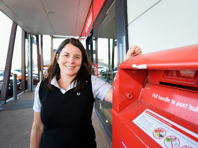 Doors at post office open longer ahead of massive Christmas