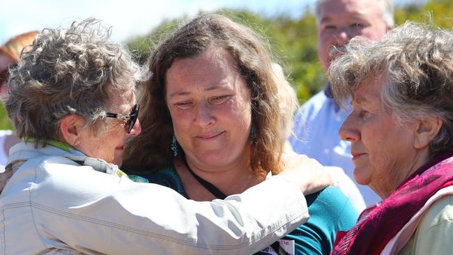 Chris and Lynette’s daughter Shanelle Dawson (centre) during a Walk for Lyn on Sydney’s Northern Beaches. Picture: Hollie Adams.