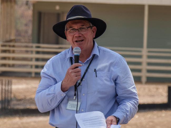 Clarence Valley Council general manager Ashley Lindsay speaks at a community meeting at Nymboida Canoe Centre, which has become a hub for the fire-ravaged community of Nymboida.