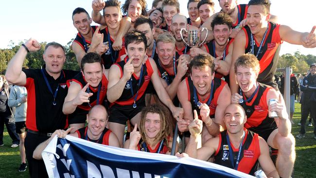 Emerald celebrates its win in the 2015 Yarra Valley Division 2 grand final. Picture: Andrew Henshaw