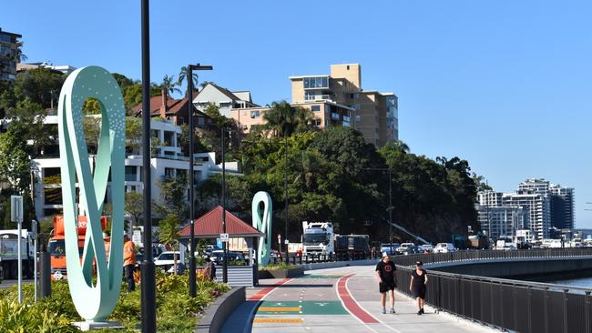 Kingsford Smith Beacons by Albert Smith Signs. Photographer: Albert Smith Signs & Dulux