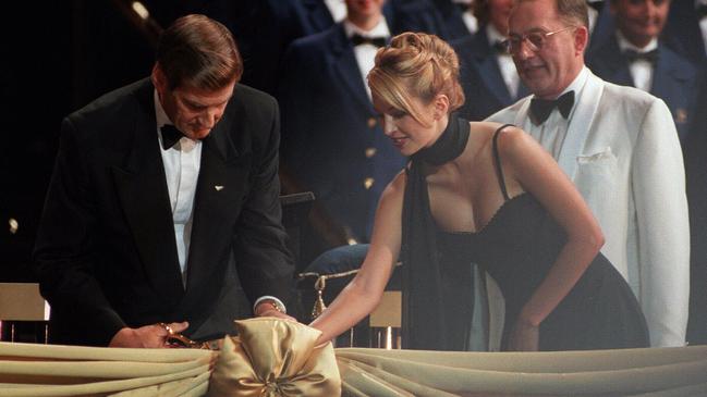 Jeff Kennett cuts the ribbon to open Crown Casino proper in May 1997.