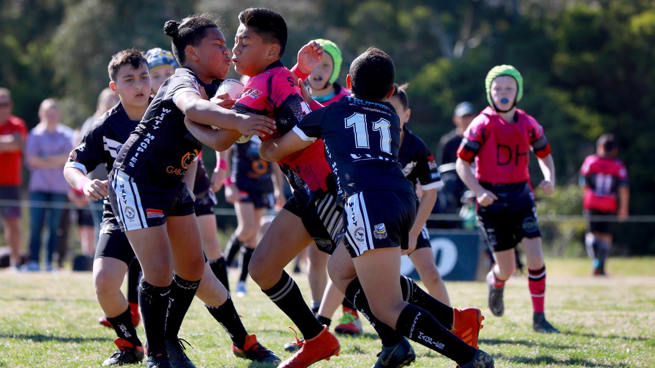 Rouse Hill Rhinos player Ziyon Lepolo runs the ball at the Rouse Hill Rhinos Pink Day in Kellyville. (AAP IMAGE / Angelo Velardo)