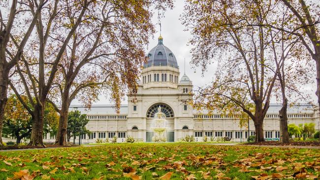 A woman stole a slab of beer and two teenagers were held up at knifepoint in Carlton Gardens.