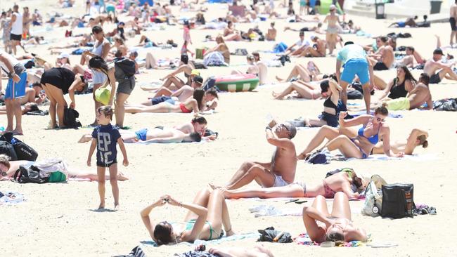 Melburnians hit the beach as the temperature soars. Picture: Alex Coppel