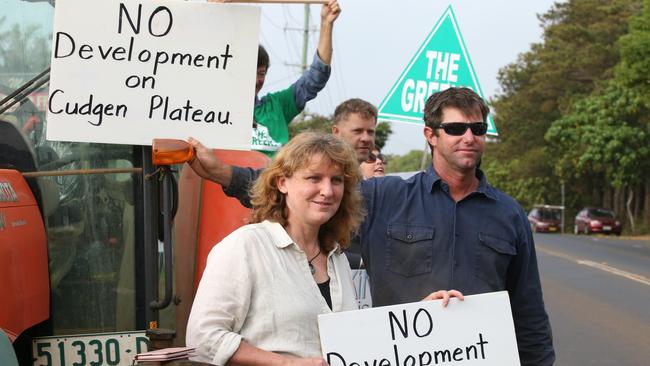 Then-Tweed Mayor Katie Milne and James Paddon at a protest against the hospital’s location at Cudgen. Picture: Scott Powick