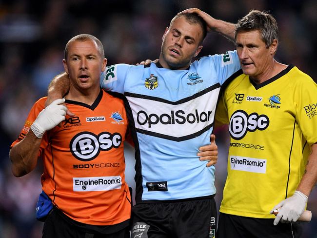 Wade Graham of the Sharks is assisted from the field by trainers after injuring his knee during the Qualifying Final between the Sydney Roosters and the Cronulla-Sutherland Sharks in Week 1 of the NRL Finals Series at Allianz Stadium in Sydney, Saturday, September 8, 2018. (AAP Image/Dan Himbrechts) NO ARCHIVING, EDITORIAL USE ONLY