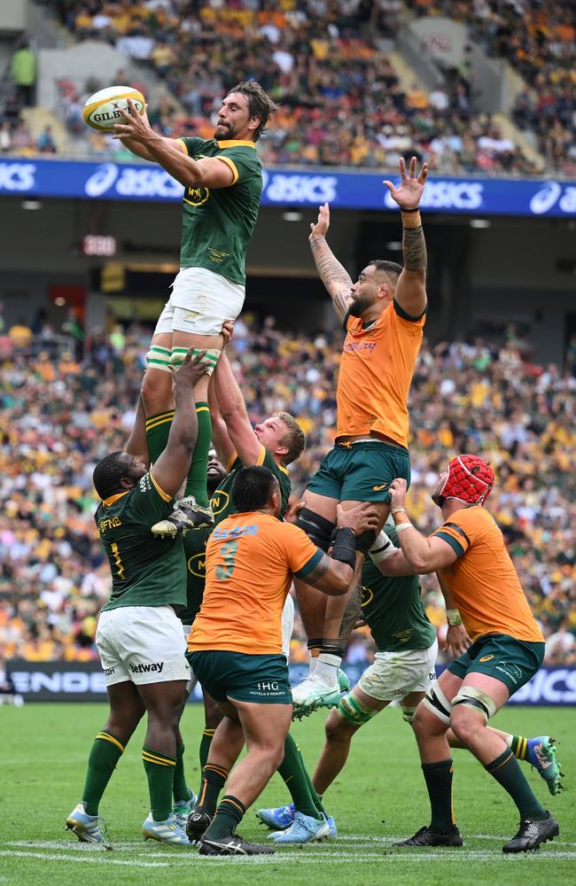 Springboks’ Eben Etzebeth wins the lineout ball. Picture: Getty Images