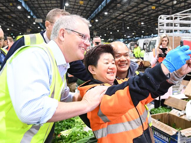 Prime Minister Scott Morrison (centre) is seen during a visit to the Sydney Markets in Sydney, Friday, October 12, 2018. (AAP Image/Peter Rae) NO ARCHIVING