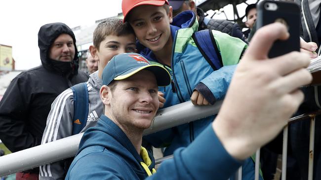 Steve Smith poses with fans at Old Trafford. Picture: Getty Images