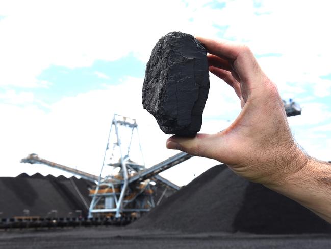 Coal at the Port of Brisbane.  QRC chief Ian Macfarlane and Resources minister Matt Canavan at Port of Brisbane. Monday November 19, 2018. (AAP image, John Gass)