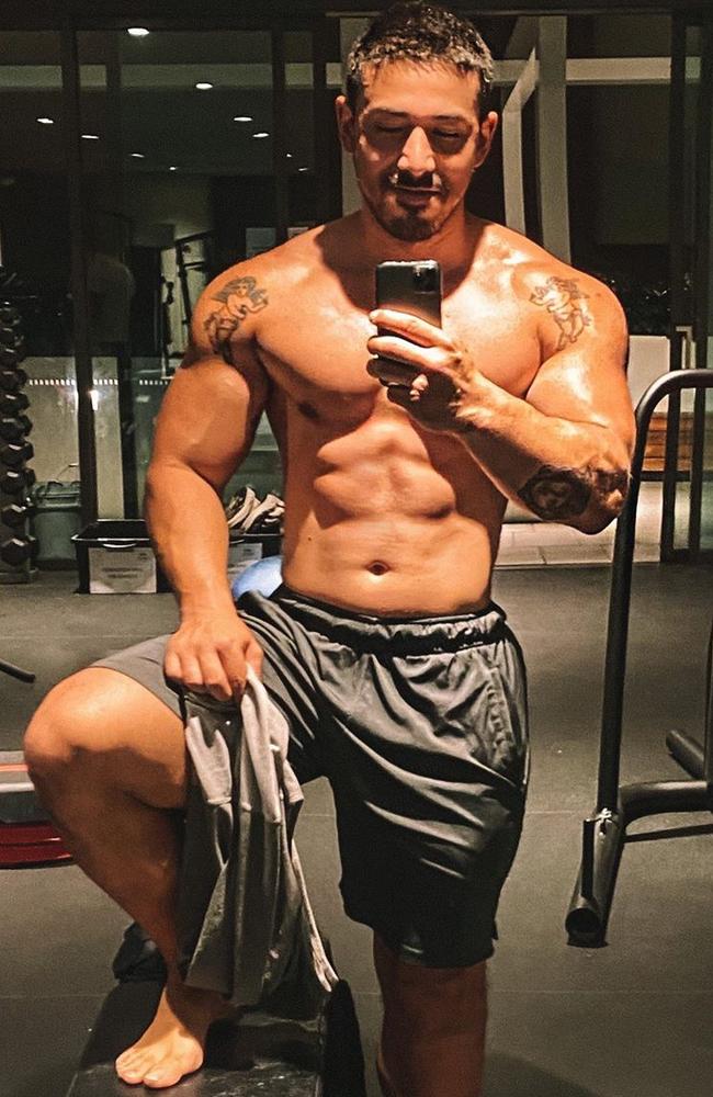 Jono suggests avoid doing the same workout everyday, and while were all guilty of it, try and keep your phone out of reach during workouts. A selfie after is totally fine. Picture: Instagram/JonoCastano