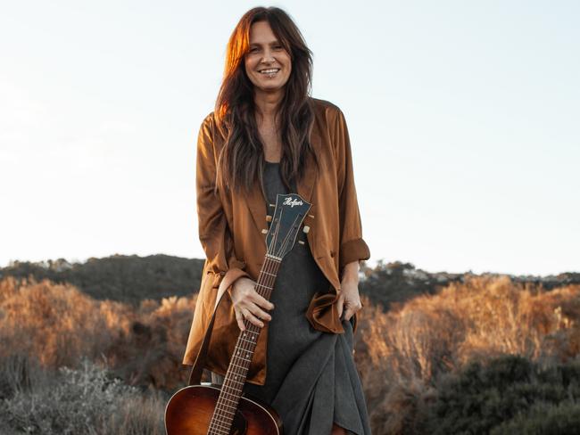 ARIA Hall of Famer and multi-platinum selling singer songwriter Kasey Chambers is coming back to Darwin. Picture: Chloe Isaac