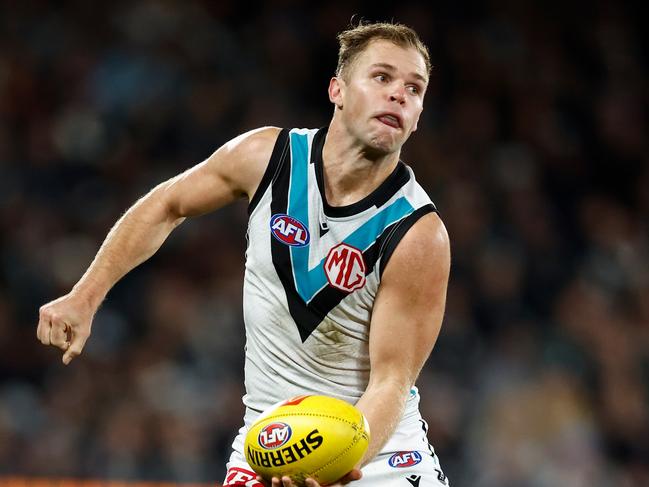 Any deal to make Dan Houston a Magpie has become “messy”, according to Justin Leppitsch.