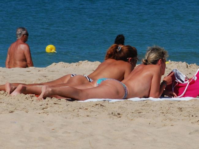 ONE  TIME WEB USE FOR NEWS.COM.AU STORY ONLY - FEES APPLY - BMPD5M Holidaymakers on the beach, Zahara de los Atunes, Costa de la Luz, Cadiz Province, Andalucia, Spain, Western Europe.. Image shot 09/2008. Exact date unknown.Picture: Alamy