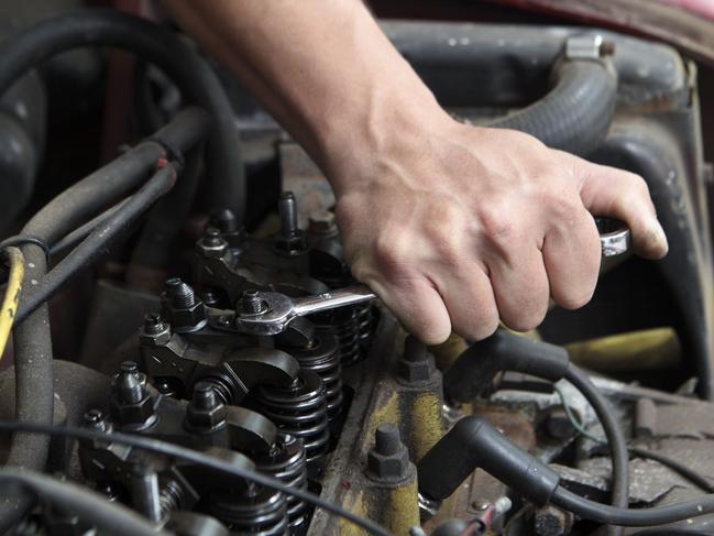 Mechanic repairing car. Credit: Thinkstock