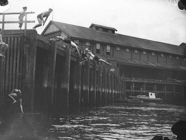 People diving off a wharf at Millers Point in 1935.