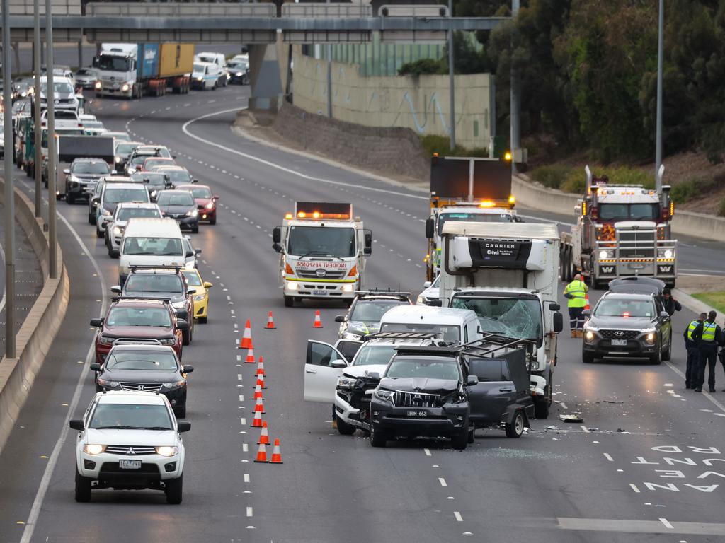 Monash Freeway Four Vehicle Crash Causes Traffic Delays The Advertiser 5140