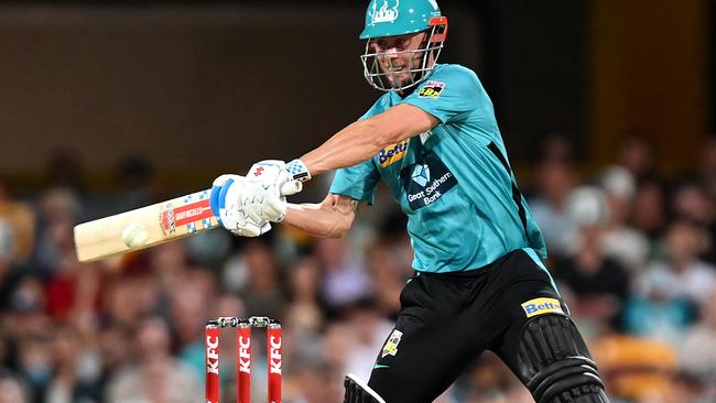 Chris Lynn is attempting to navigate a path where he can possibly play for Adelaide Strikers before heading off to the lucrative UAE T20 League.