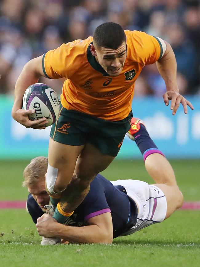 Chris Harris of Scotland tackles Izaia Perese of Australia. Picture: Getty Images