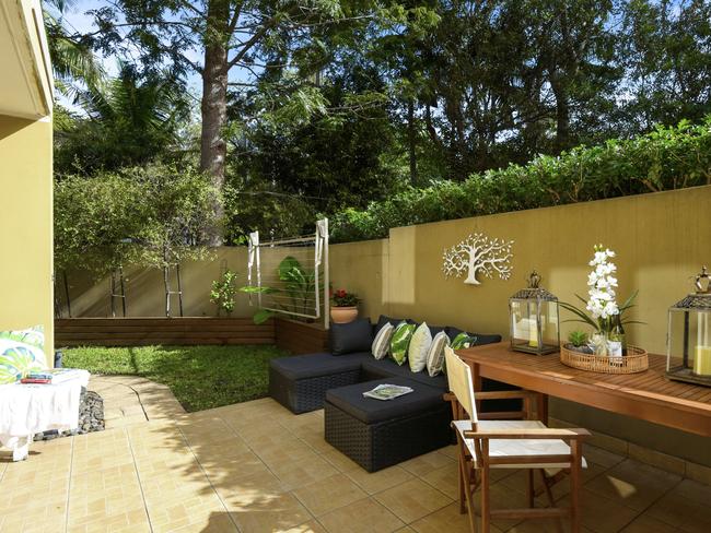 The courtyard and outdoor eating area.