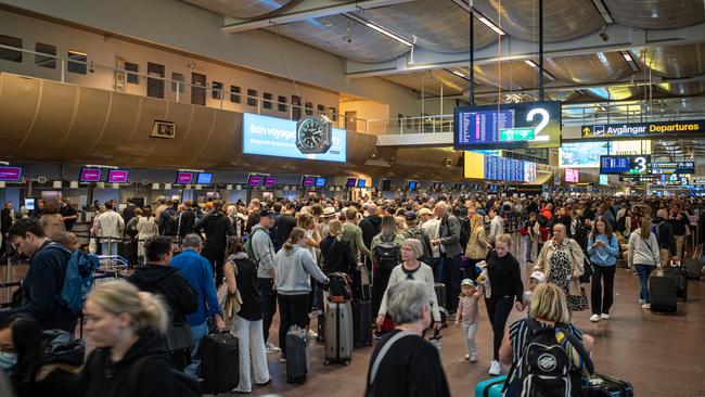 Passengers in the departure hall of Arlanda airport stuck waiting.