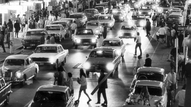 Ah that’s more like it. Cars driving down Rundle Street 1970, before the Mall was built.