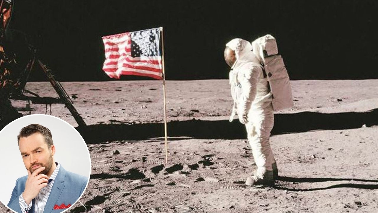 In which month of 1969 did Neil Armstrong set foot on the Moon?